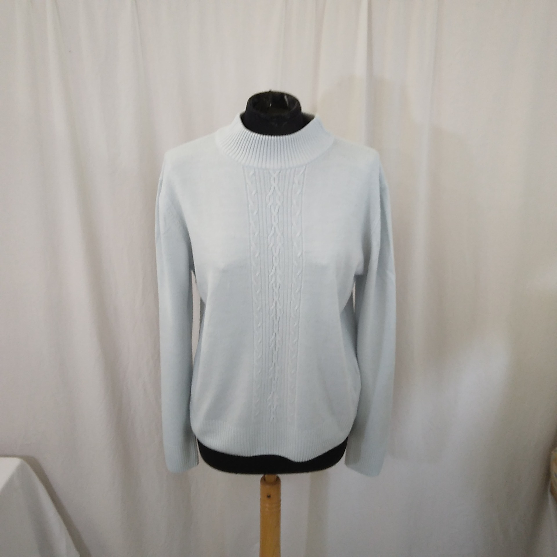 Acheter Pull bleu col montant Burton Taille T1 Très bon état - 12,50 € Pull bleu col montant Burton Taille T1 Très bon état - reconditionné disponible sur Label Emmaüs